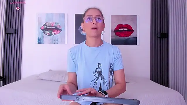 Snapshot of Angela_donnato chatting on 04/11/26, 03:44 Angela donnato online show from 04/11/26, 03:44