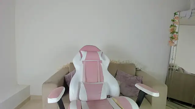 Charlotte cowell sub1  online show from 12/19/24, 04:45