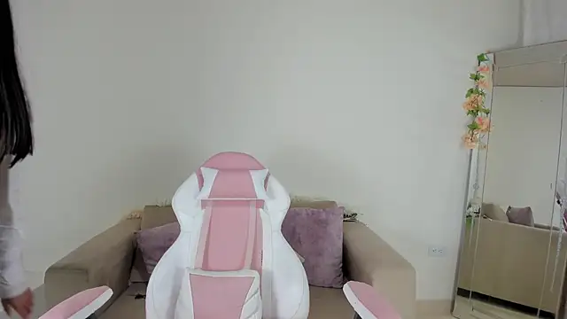 Charlotte cowell sub1  online show from 12/26/24, 11:35