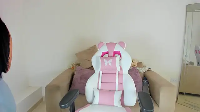 Charlotte cowell sub1  online show from 01/16/25, 09:30