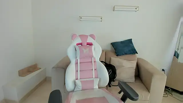 Charlotte cowell sub1  online show from 09/19/25, 08:09