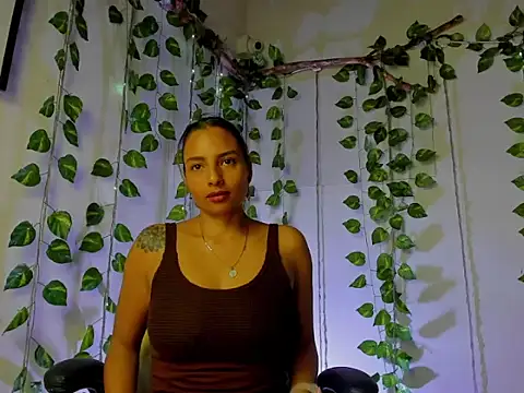 Snapshot of mykaelahoney chatting on 09/16/25, 01:17 mykaelahoney online show from 09/16/25, 01:17