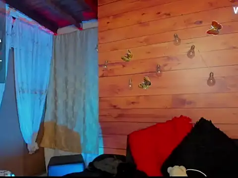 Snapshot of mykaelahoney chatting on 10/23/25, 06:13 mykaelahoney online show from 10/23/25, 06:13