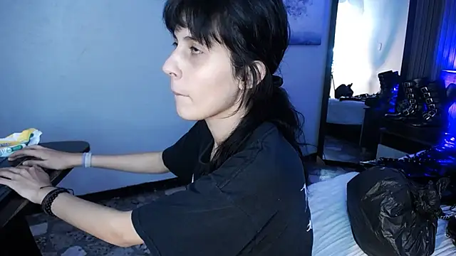 bellatrix25 online show from 12/27/24, 08:07