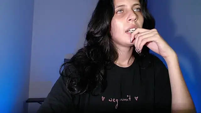 Snapshot of bellatrix25 chatting on 05/19/26, 05:19 bellatrix25 online show from 05/19/26, 05:19