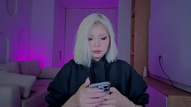 RileyMee online show from 09/30/25, 12:54