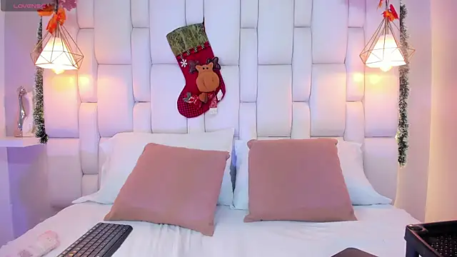 Snapshot of AslyGomez chatting on 12/20/24, 11:43 AslyGomez online show from 12/20/24, 11:43