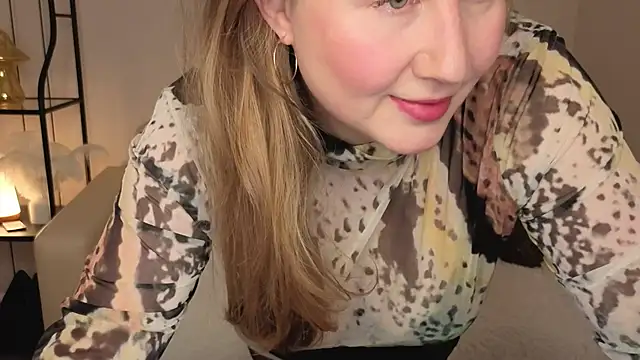 Helens love online show from 11/22/25, 01:59