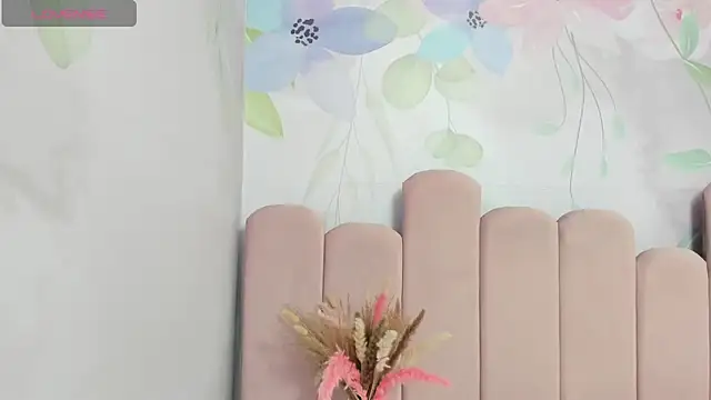 Snapshot of Annie_Cute18_ chatting on 03/21/25, 04:06 Annie Cute18 online show from 03/21/25, 04:06