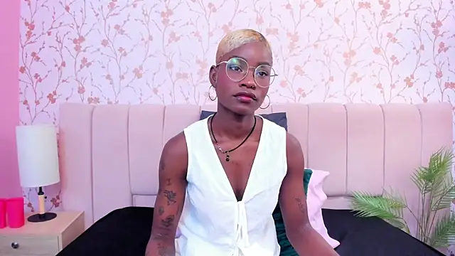 amber-hill online show from 12/15/25, 07:18