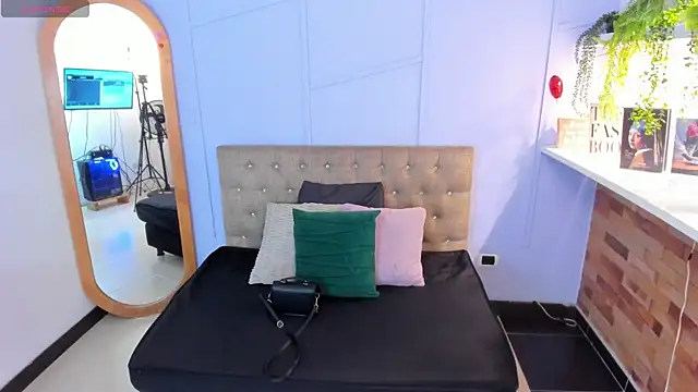 Snapshot of amber-hill chatting on 07/07/26, 12:09 amber-hill online show from 07/07/26, 12:09