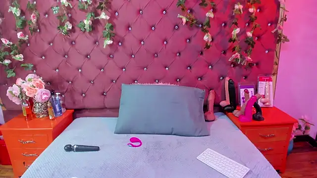 Mariana Prin online show from 10/19/25, 02:45