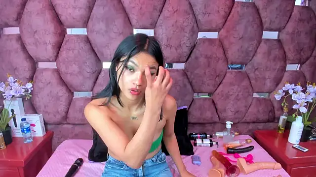 SaraLoveee  online show from 03/09/25, 06:39