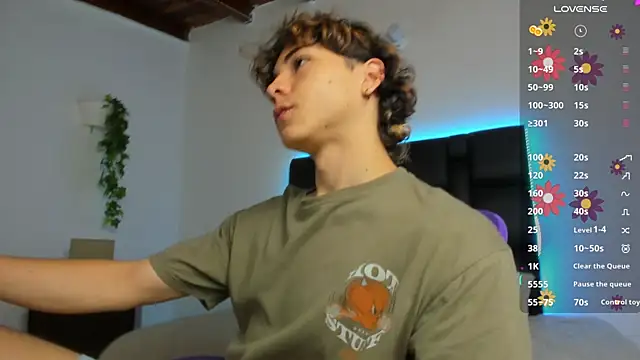 Snapshot of Joe23__ chatting on 12/07/24, 04:25 Joe23 online show from 12/07/24, 04:25