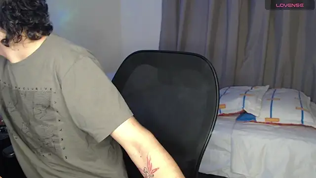 Snapshot of Joe23__ chatting on 03/13/25, 03:28 Joe23 online show from 03/13/25, 03:28