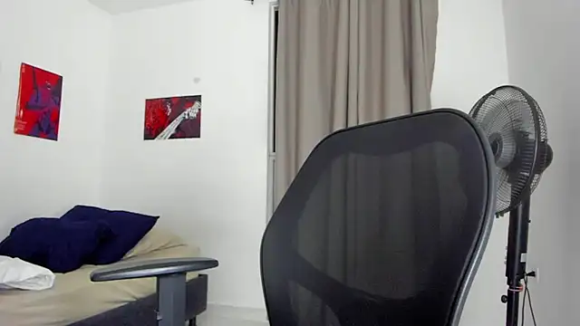 Snapshot of Joe23__ chatting on 09/23/25, 01:08 Joe23 online show from 09/23/25, 01:08