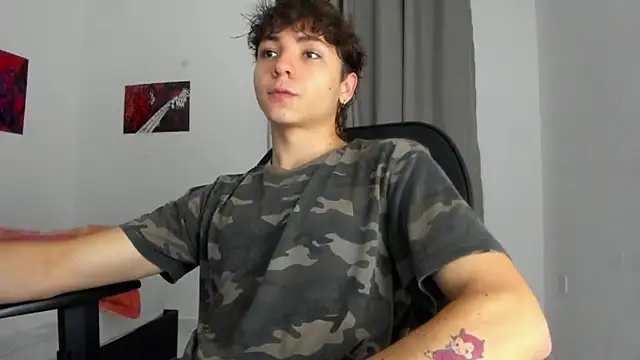 Snapshot of Joe23__ chatting on 10/04/25, 05:27 Joe23 online show from 10/04/25, 05:27