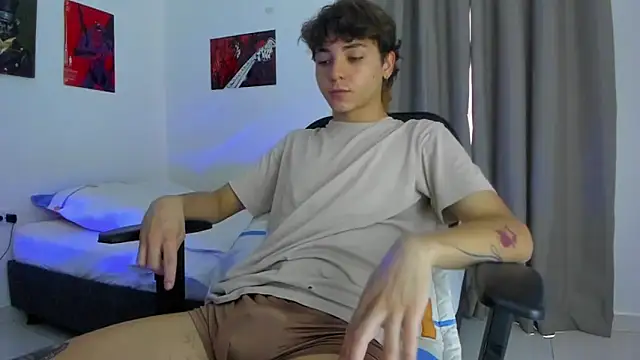 Snapshot of Joe23__ chatting on 10/17/25, 08:33 Joe23 online show from 10/17/25, 08:33