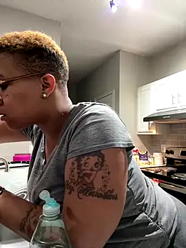 Snapshot of SexyHoneyRedd chatting on 12/01/24, 10:21 SexyHoneyRedd online show from 12/01/24, 10:21