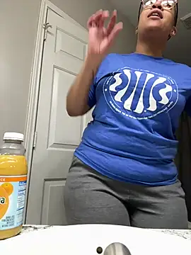 Snapshot of SexyHoneyRedd chatting on 12/07/24, 12:08 SexyHoneyRedd online show from 12/07/24, 12:08