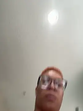 Snapshot of SexyHoneyRedd chatting on 02/01/25, 04:54 SexyHoneyRedd online show from 02/01/25, 04:54