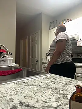 Snapshot of SexyHoneyRedd chatting on 02/11/25, 12:59 SexyHoneyRedd online show from 02/11/25, 12:59