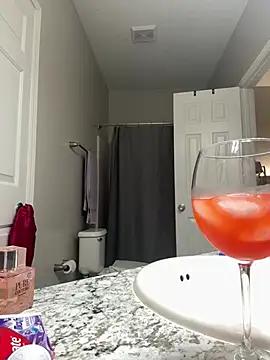 Snapshot of SexyHoneyRedd chatting on 02/17/25, 11:42 SexyHoneyRedd online show from 02/17/25, 11:42