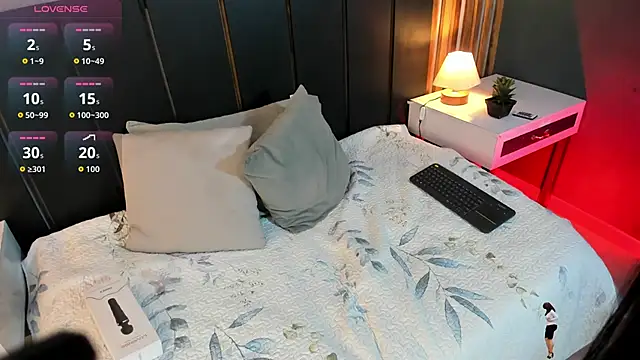 Snapshot of Janne_lee chatting on 11/18/25, 08:24 Janne lee online show from 11/18/25, 08:24