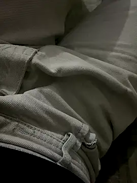 Snapshot of YawlingJingoist chatting on 11/21/25, 05:44 YawlingJingoist online show from 11/21/25, 05:44