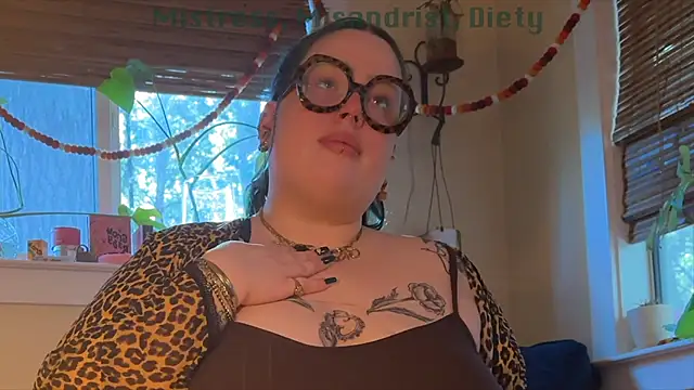 Snapshot of MissBika chatting on 01/11/25, 09:04 MissBika online show from 01/11/25, 09:04