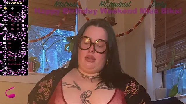 Snapshot of MissBika chatting on 01/13/25, 01:02 MissBika online show from 01/13/25, 01:02