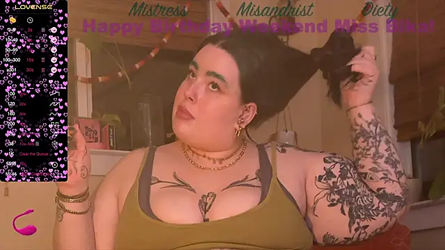 Snapshot of MissBika chatting on 01/15/25, 02:27 MissBika online show from 01/15/25, 02:27