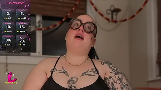 Snapshot of MissBika chatting on 02/26/25, 02:04 MissBika online show from 02/26/25, 02:04