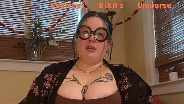 Snapshot of MissBika chatting on 03/07/25, 12:15 MissBika online show from 03/07/25, 12:15