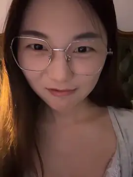 Snapshot of Sweet-Angel999 chatting on 05/20/26, 03:18 Sweet-Angel999 online show from 05/20/26, 03:18