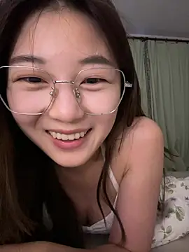 Snapshot of Sweet-Angel999 chatting on 05/28/26, 03:42 Sweet-Angel999 online show from 05/28/26, 03:42