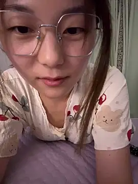Snapshot of Sweet-Angel999 chatting on 06/05/26, 03:40 Sweet-Angel999 online show from 06/05/26, 03:40