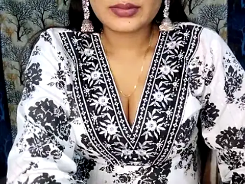 Snapshot of Aarvi_Arora chatting on 12/19/25, 11:17 Aarvi Arora online show from 12/19/25, 11:17