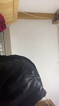 Snapshot of shuai321 chatting on 01/10/25, 08:29 shuai321 online show from 01/10/25, 08:29