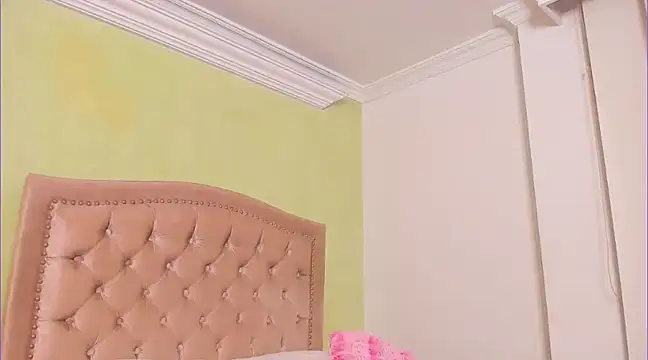 Snapshot of Luciluu20 chatting on 02/04/25, 12:29 Luciluu20 online show from 02/04/25, 12:29