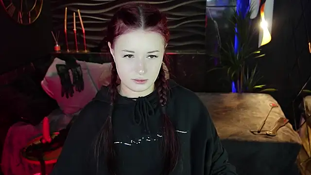 Lily Moonlight online show from 10/22/25, 07:41