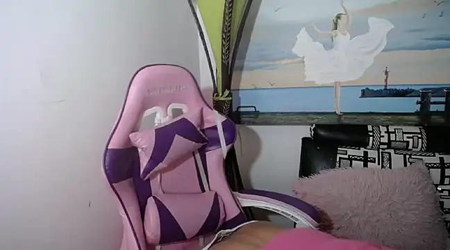 Snapshot of Dy_Hanna chatting on 01/08/25, 07:24 Dy Hanna online show from 01/08/25, 07:24