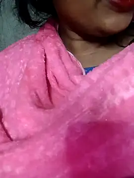 Snapshot of Wifesuman40 chatting on 12/19/24, 03:18 Wifesuman40 online show from 12/19/24, 03:18