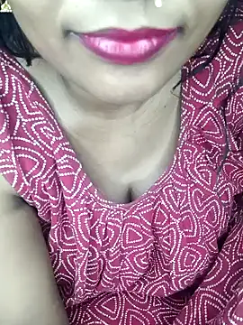 Snapshot of Wifesuman40 chatting on 01/18/25, 06:10 Wifesuman40 online show from 01/18/25, 06:10