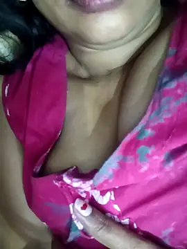 Snapshot of Wifesuman40 chatting on 03/06/25, 12:52 Wifesuman40 online show from 03/06/25, 12:52