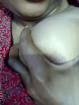 Snapshot of Wifesuman40 chatting on 03/08/25, 05:17 Wifesuman40 online show from 03/08/25, 05:17