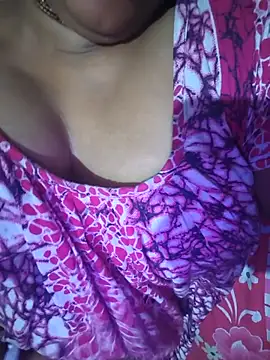 Snapshot of Wifesuman40 chatting on 11/05/25, 10:48 Wifesuman40 online show from 11/05/25, 10:48