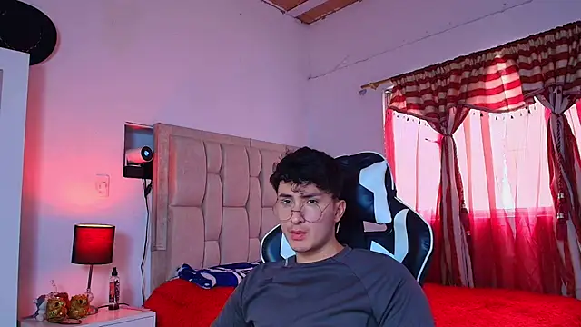 santyago taylor online show from 12/18/24, 06:25