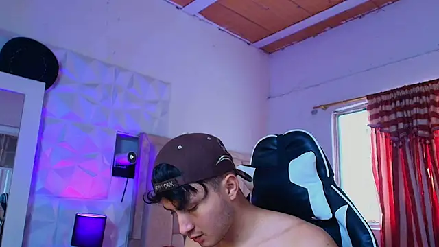 santyago taylor online show from 12/21/24, 03:09