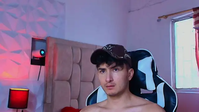 santyago taylor online show from 12/21/24, 06:12